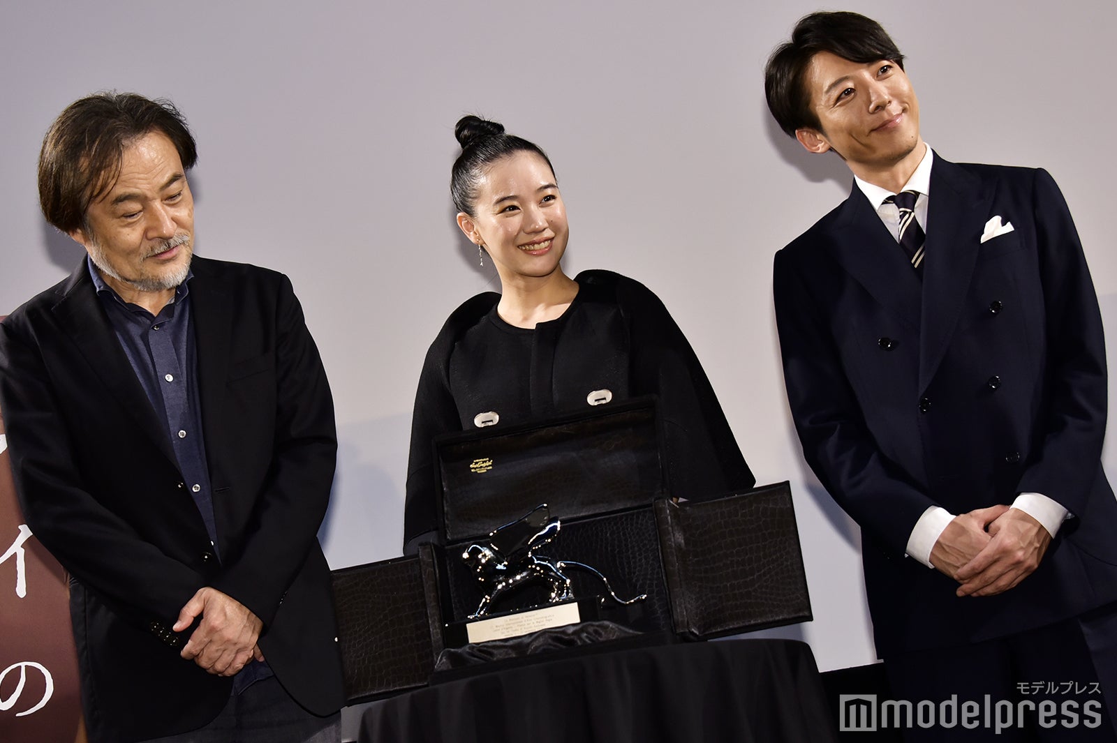 黒沢清監督、蒼井優、高橋一生（C）モデルプレス