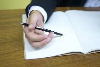 下手に相槌を打つよりメモをとる方が良い理由とは 相手に やる気がある とアピールできる モデルプレス