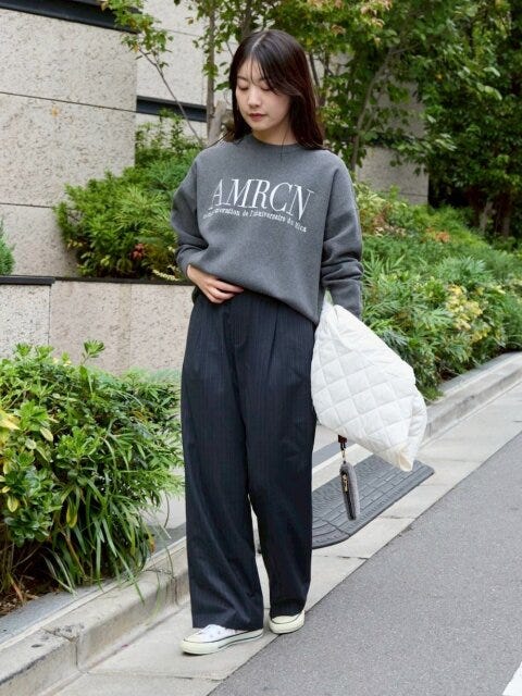 抜け感ワントーンコーデ 2025冬レディースグレーニット抜け感ワントーンコーデ