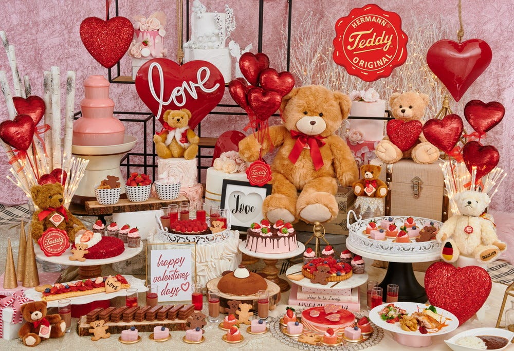 表参道でテディベア×ストロベリースイーツビュッフェ、ベア型ケーキや苺タルト
