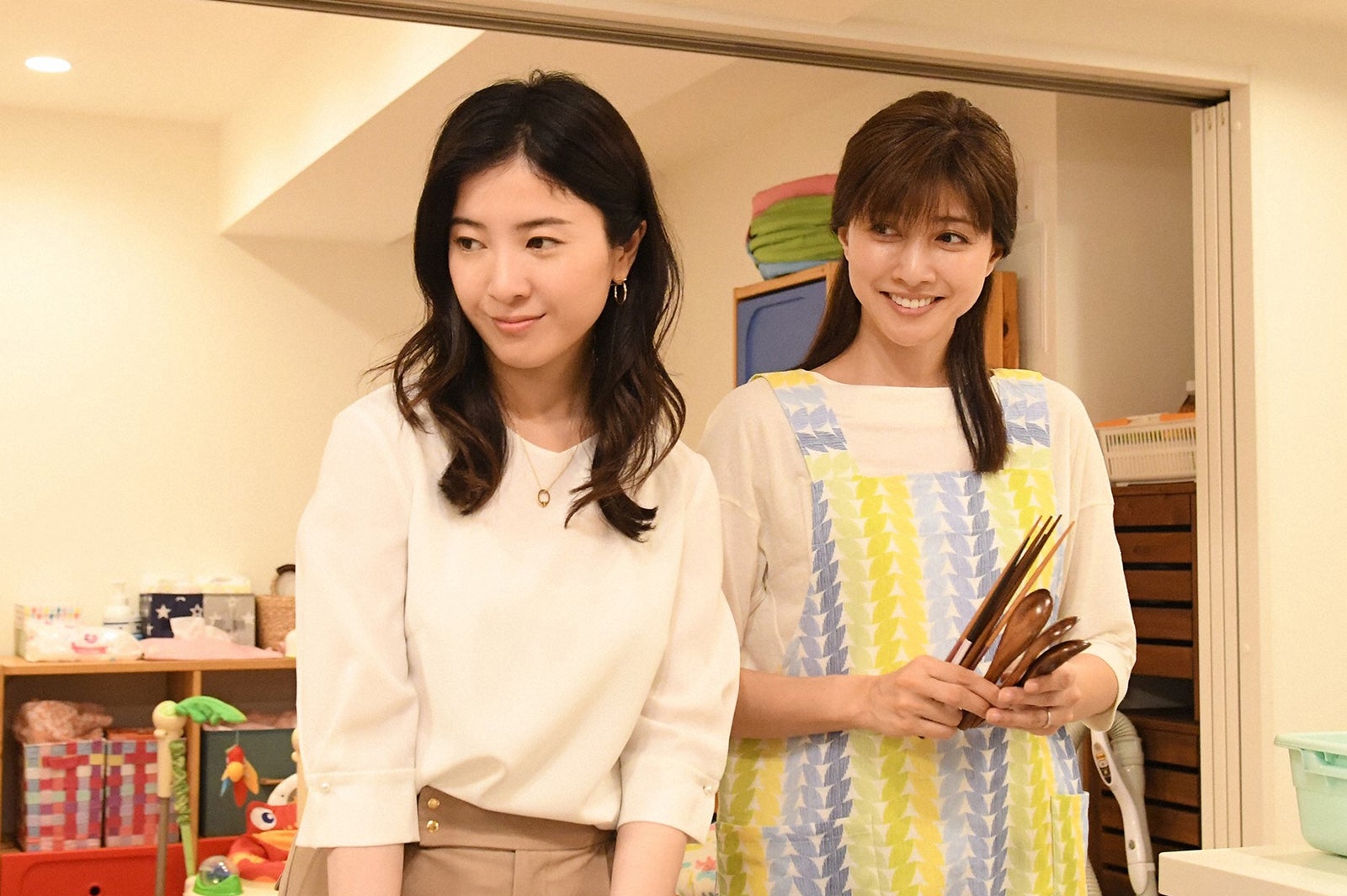 吉高由里子、内田有紀／「わたし、定時で帰ります。」第8話より（C）TBS