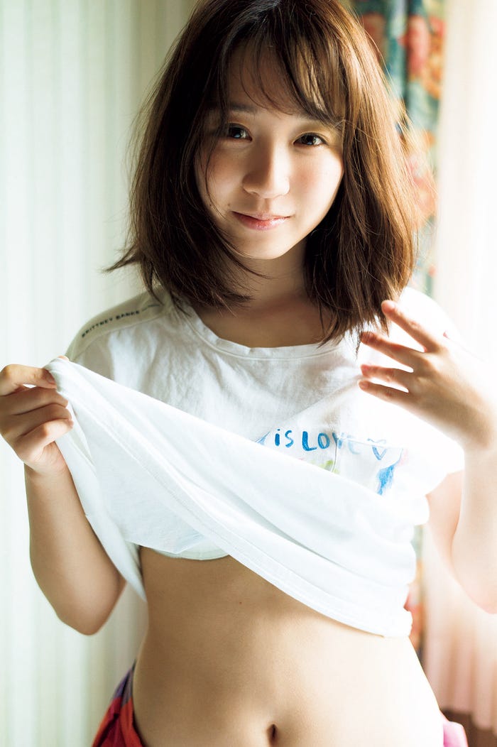 撮影:細居 幸次郎/伊織もえファースト写真集『ぼくともえ。』(講談社)より