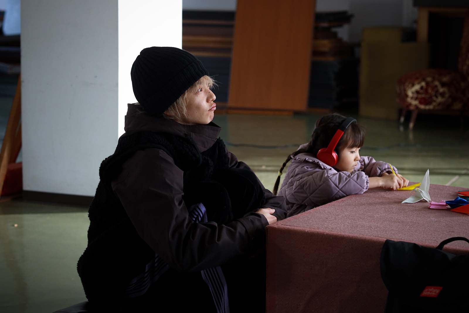 佐藤大樹、磯村アメリ「離婚しない男―サレ夫と悪嫁の騙し愛―」第8話より（C）テレビ朝日