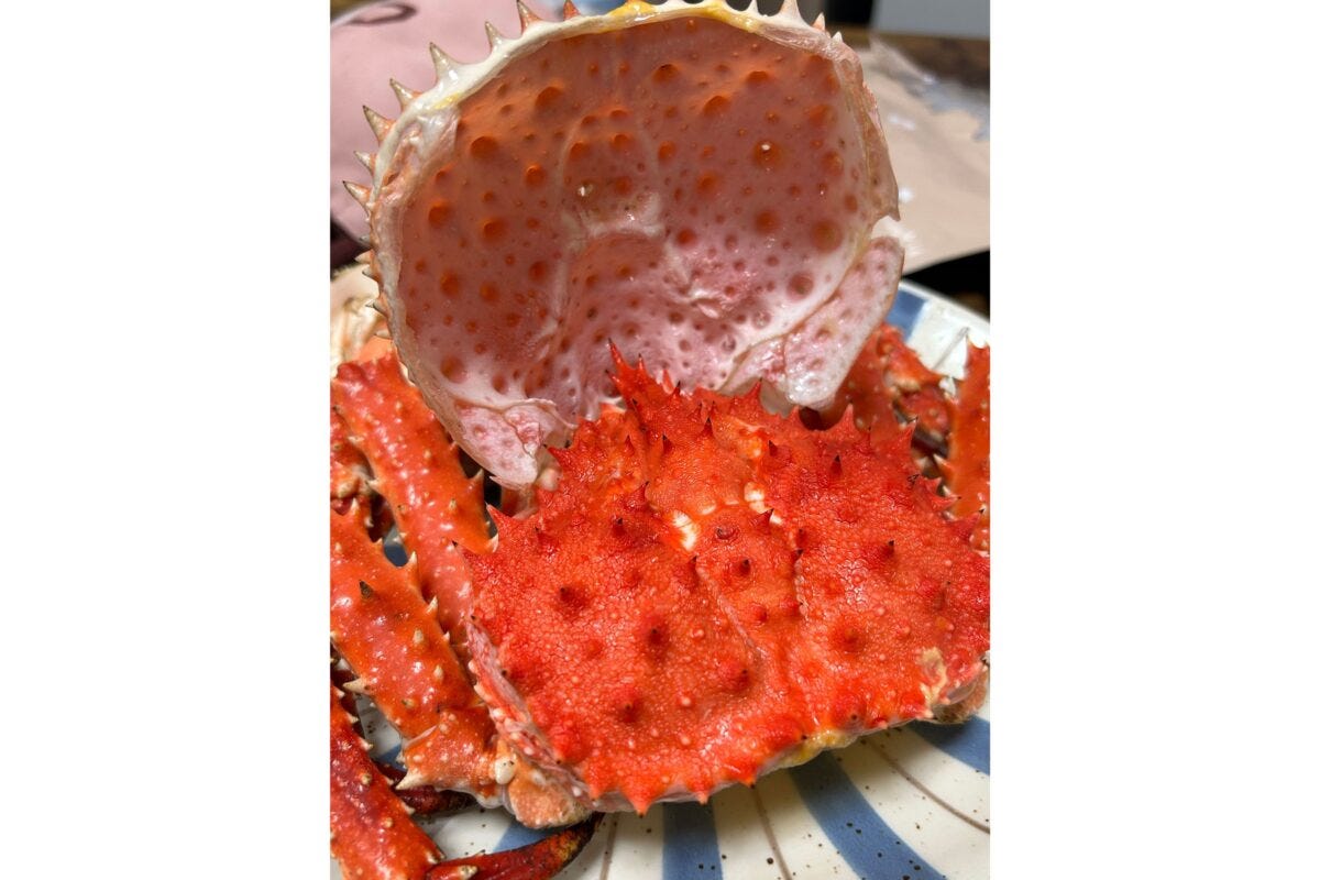タラバガニの下にタラバガニ