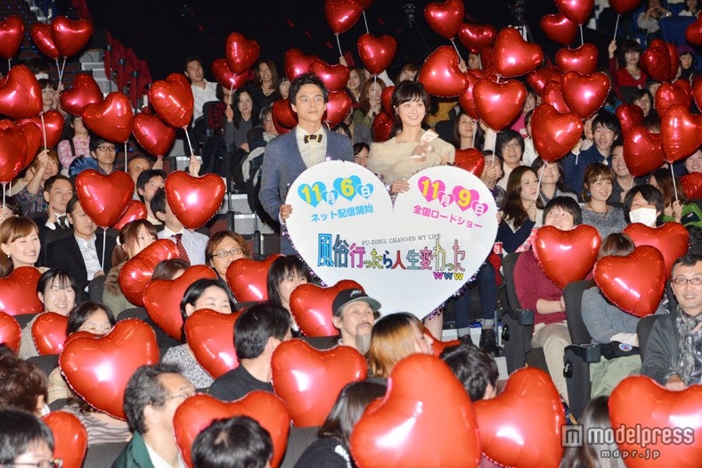 （左より）満島真之介、佐々木希