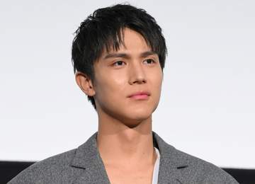 「鎌倉殿」の2人が…「泣いてしまいそう」「並んでるだけでウルウル」まさかのタイマン殴り合い最期から4年、三谷作品の楽屋で再会