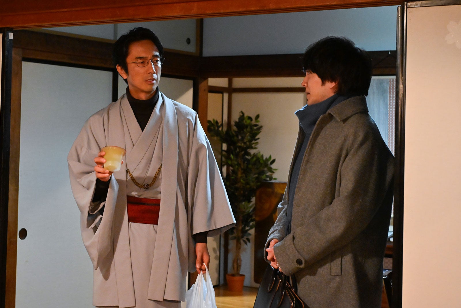 眞島秀和、林遣都「おっさんずラブ-リターンズ-」第3話（C）テレビ朝日