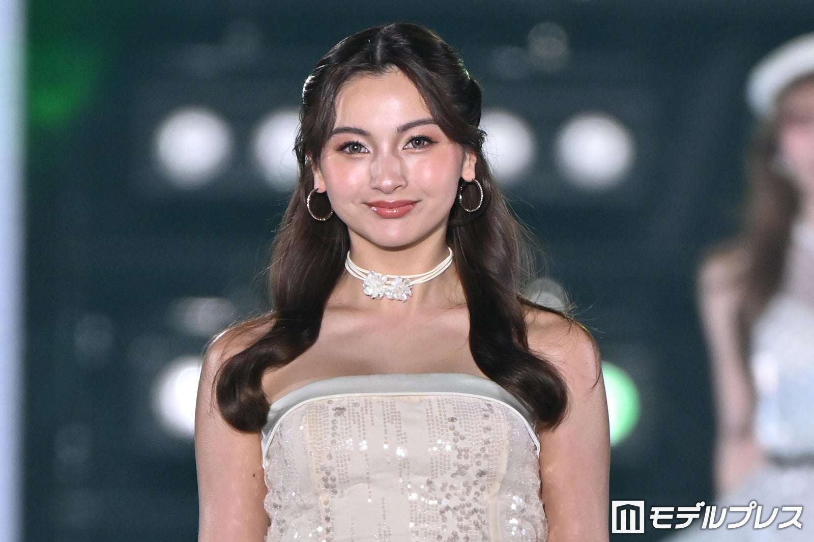 ゆきぽよ、ミニ丈ドレスで美脚披露 サプライズ登場に「いつ見ても可愛い」「オーラすごい」と反響【関コレ2026S/S】