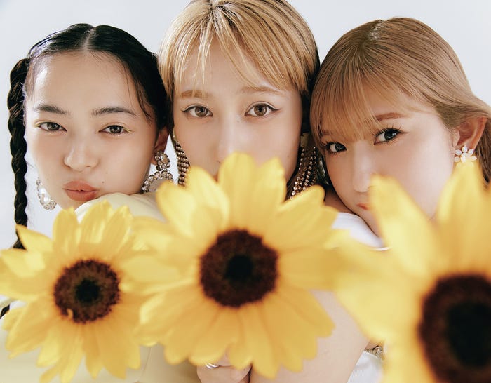 上國料萌衣、佐々木莉佳子、川村文乃(画像提供:小学館)