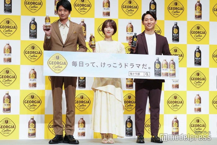 向井理、浜辺美波、河村勇輝選手(C)モデルプレス