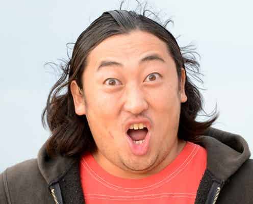 ロバート秋山、爆笑ソング「TOKAKUKA」が「何この曲やばい」と話題に 27時間テレビで披露 苦悩する男を表現