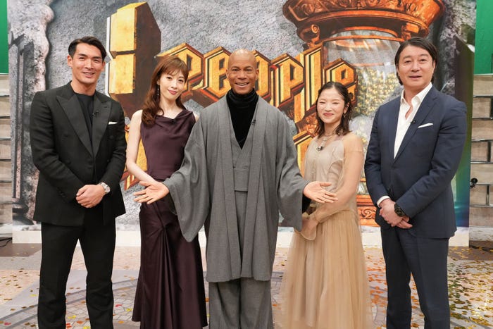 (左から)槙野智章、明日海りお、Travis Payne、AMI、加藤浩次(C)日本テレビ