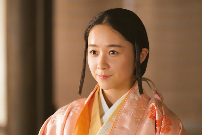 比奈(堀田真由) (C)NHK