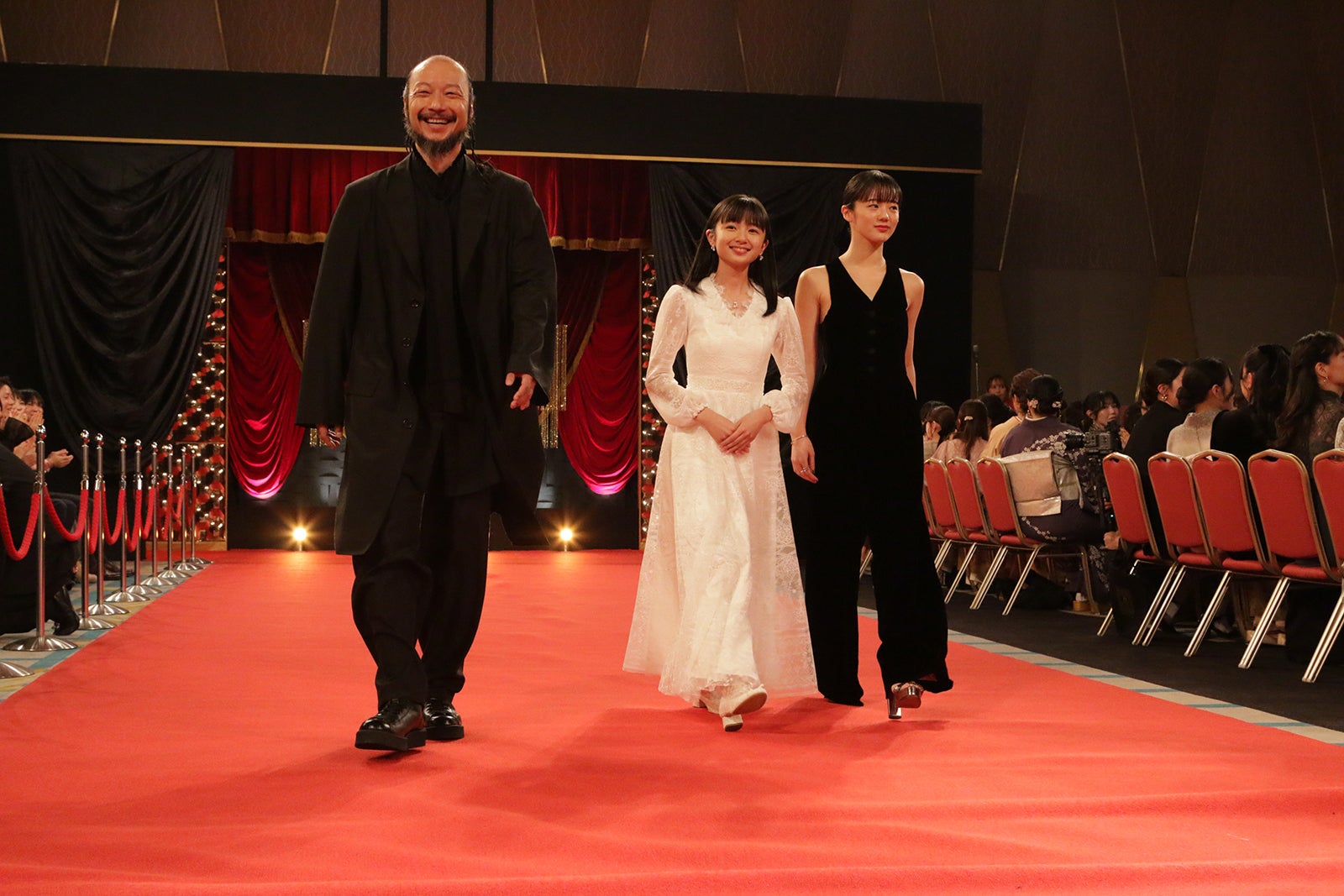 河内大和、白山乃愛、中島瑠菜（C）日本アカデミー協会