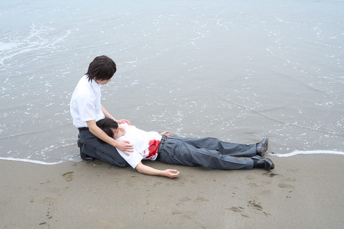 染谷俊之、小西詠斗「UNREAL-不条理雑貨店-」5話(C)「UNREAL-不条理雑貨店-」製作委員会