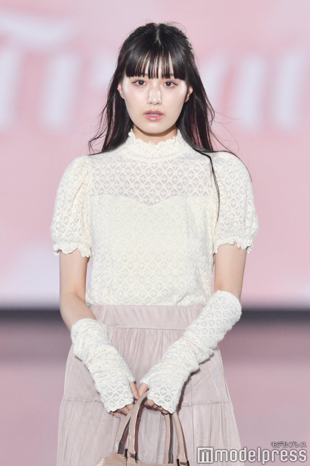 イメチェン前の鶴嶋乃愛（C）モデルプレス