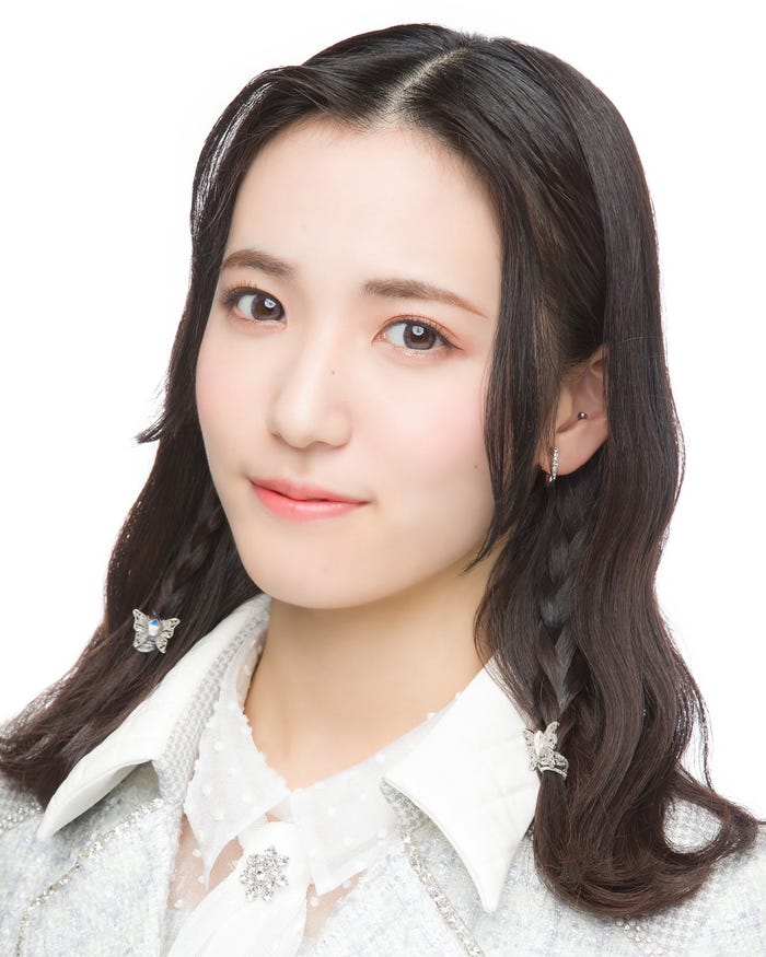 下尾みう(C)AKB48/OUTOF48