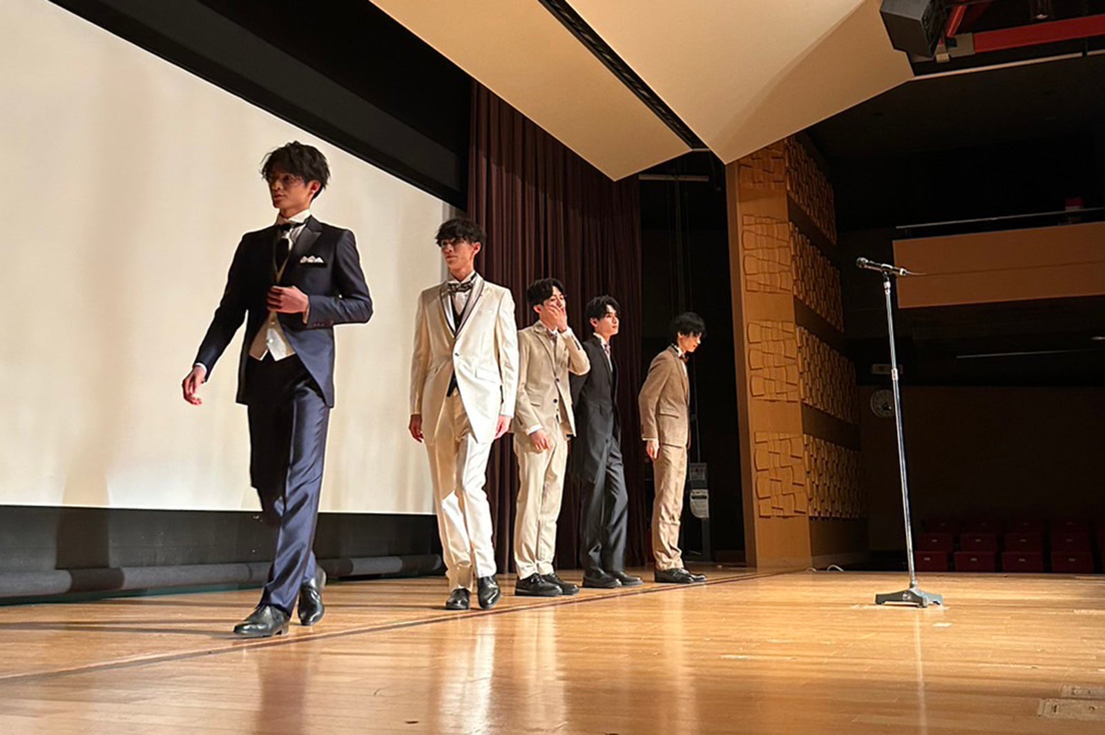 「慶應ボーイコンテスト2023」ファイナリスト（提供写真）