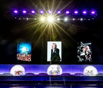 LUNA SEA真矢さん「ラストステージ」ドラムにスポットライト ファンが涙、涙…雲一つない青空の下で最後のお別れ