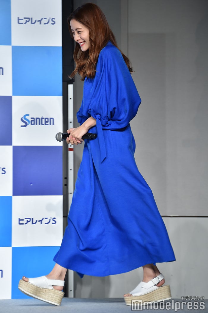 石原さとみ 結婚発表後初の公の場 いつもより緊張 祝福に照れ モデルプレス