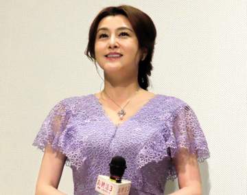 藤原紀香 紫の艶やかドレスで会場を湧かす 映画「お終活3」はスナックのカオリママ役「これは出たいと思った」