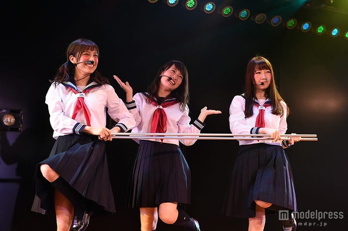 ステージの様子(C)AKS