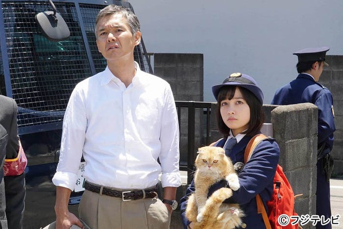 渡部篤郎と橋本環奈(C)フジテレビ