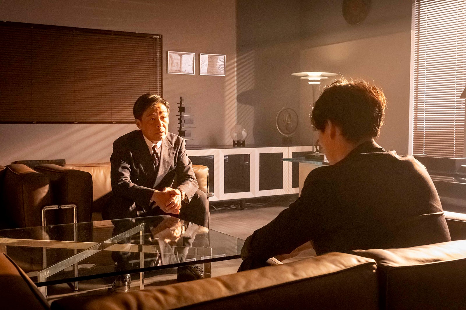 光石研、福士蒼汰「弁護士ソドム」第6話より（C）テレビ東京