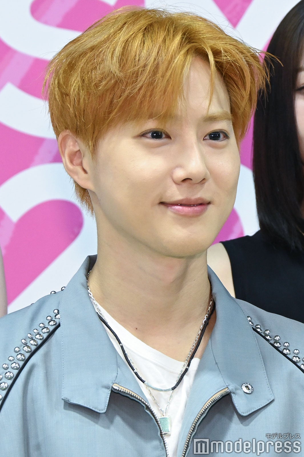 爽やかな笑顔を放つスホ（C）モデルプレス