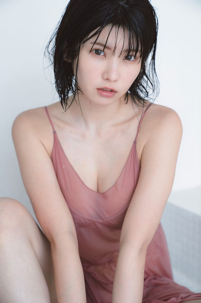 えなこ写真集『OFF COSTUME』特典ポストカード(提供写真)