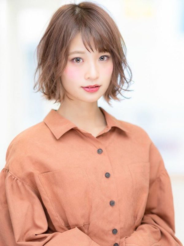 茶髪ボブで垢抜けを叶える 大人に似合うトレンドスタイルをまとめました モデルプレス 茶髪ボブで垢抜けを叶える 大人に似合うトレンドスタイルをまとめました モデルプレス