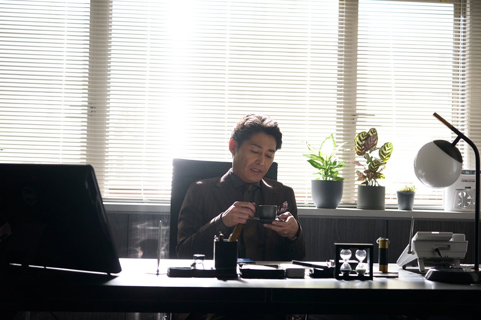 安田顕「ダメマネ！ －ダメなタレント、マネジメントしますー」第1話（C）日本テレビ