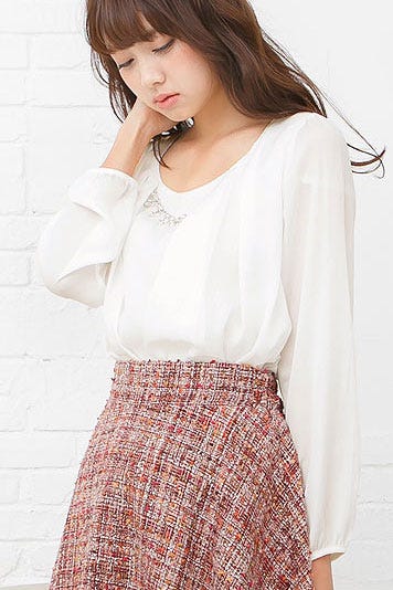 ビジュー付きドレープシフォンブラウストップス「神戸レタス」2690円(税込)/画像提供:神戸レタス