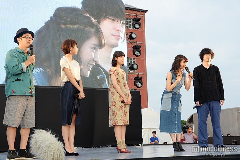 （左から）鈴木拓、柊子、中村ゆりか、土屋太鳳、渡辺大知