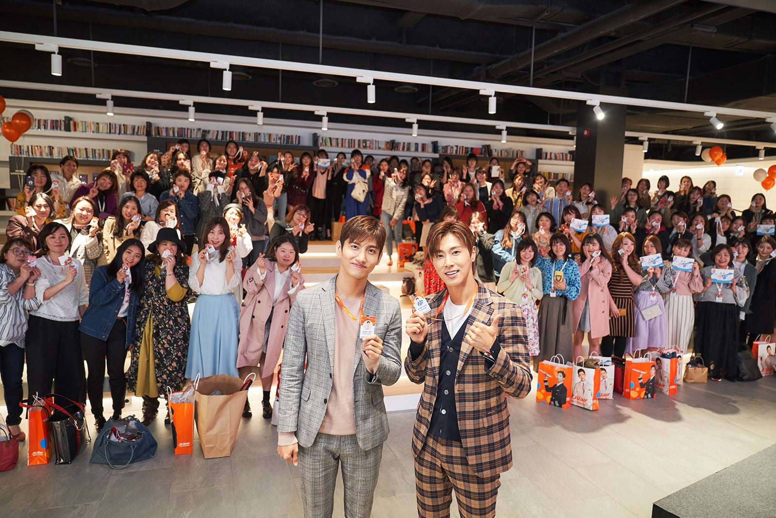 ラストは全員で記念撮影（提供写真）