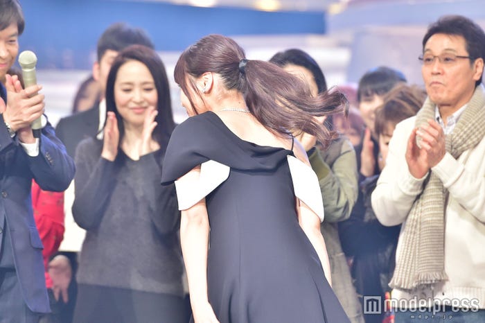 出演者に挨拶する有村架純(C)モデルプレス