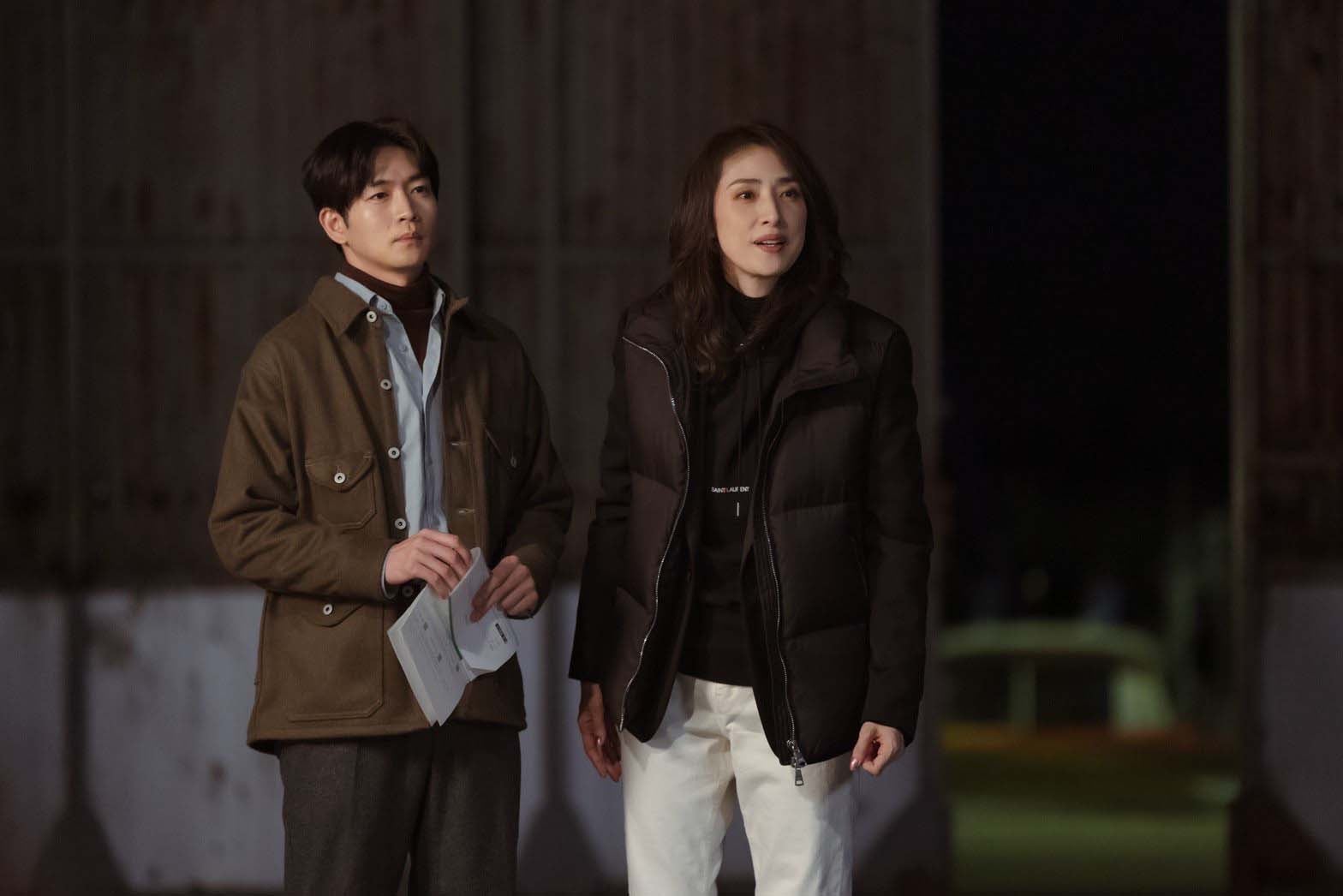 松下洸平、天海祐希「合理的にあり得ない～探偵・上水流涼子の解明～」第1話より（C）カンテレ