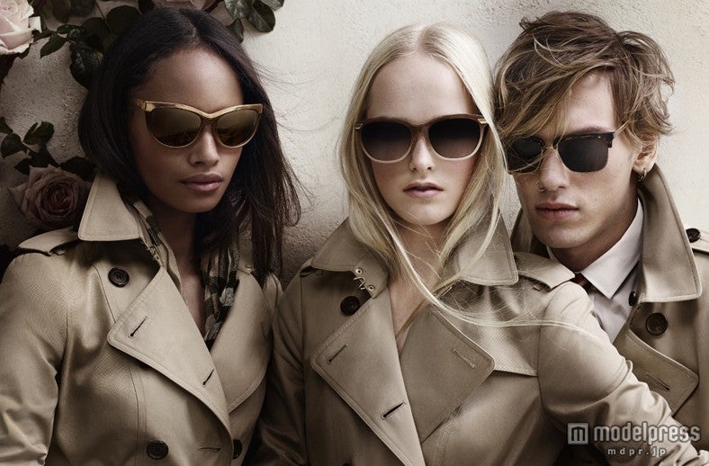 「バーバリー」アイウェアの「トレンチ・コレクション」