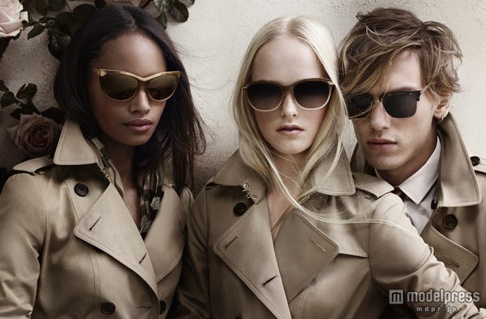 「バーバリー」アイウェアの「トレンチ・コレクション」