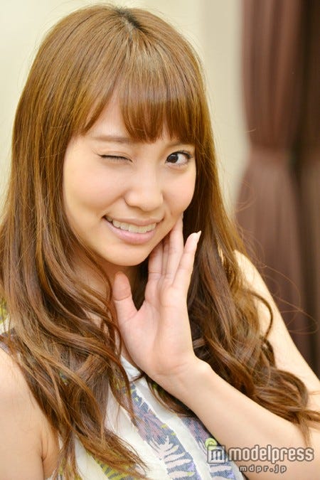 キャッチフレーズは「みーんなに幸せを届けたいウィンクキラー、永尾まりやです」