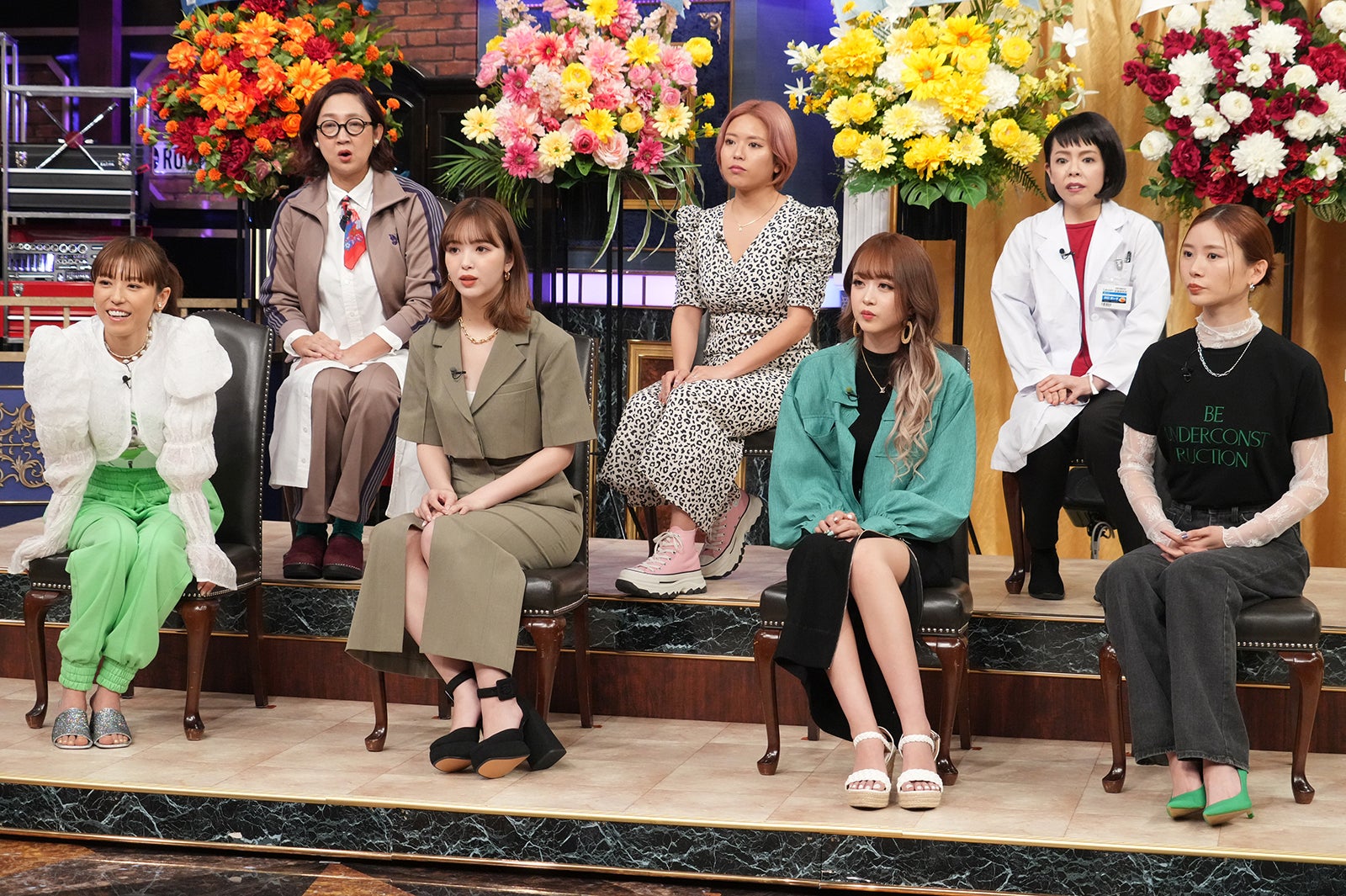 （後列左から）虻川美穂子、赤荻瞳、メルヘン須長（前列左から）若槻千夏、藤田ニコル、みりちゃむ、朝日奈央（C）日本テレビ