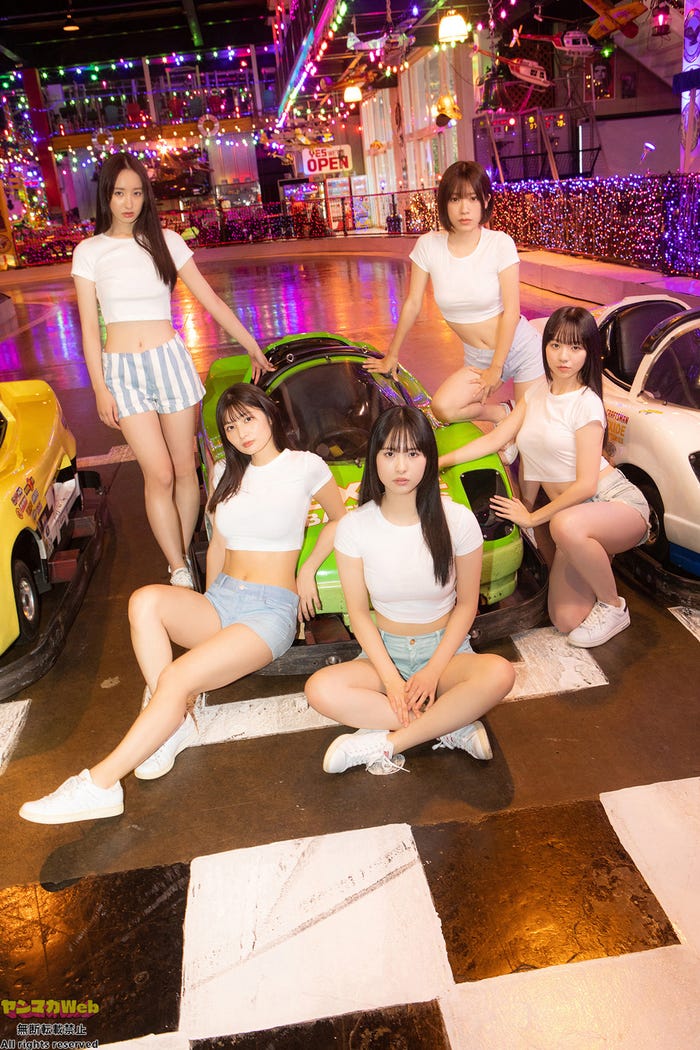(左から時計回りに)辻優衣、三野宮鈴、藤本沙羅、内藤花恋、大島璃乃(C)西村康/ヤンマガWeb