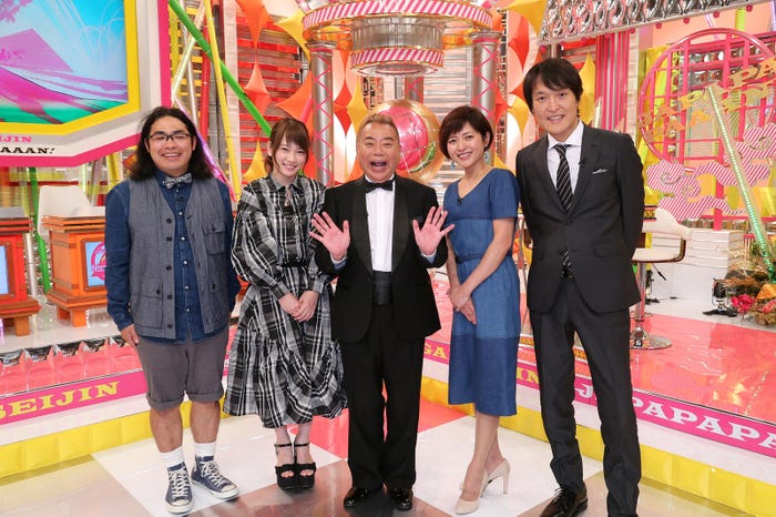 (左から)中岡創一、川栄李奈、出川哲朗、三田寛子、千原ジュニア(画像提供:関西テレビ)