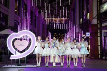 ME：I魅惑のミニドレス 肌寒い夜にも負けずに圧巻パフォーマンス 2周年記念日「こんな景色を見させてくれてありがとう」