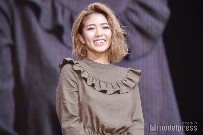 金髪の今井華(C)モデルプレス