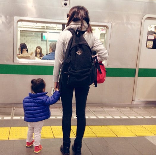 長女・アイボリーちゃんと2ショット/長谷川潤Instagramより