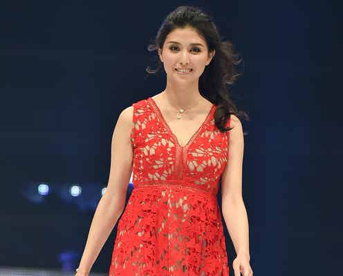 橋本マナミ、真っ赤なSEXYワンピで悩殺 “2年連続”受賞に歓喜<神コレ2017S/S>