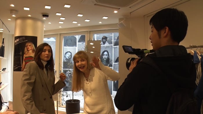 (左から)エリーローズ、マキシーン・ヴァンクリフ・荒川氏(画像提供:所属事務所)