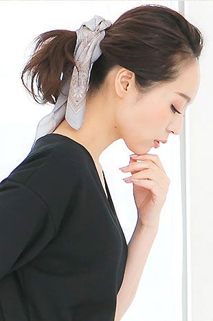 バンダナ柄スカーフ（グレー）「神戸レタス」990円（税込）／画像提供：神戸レタス