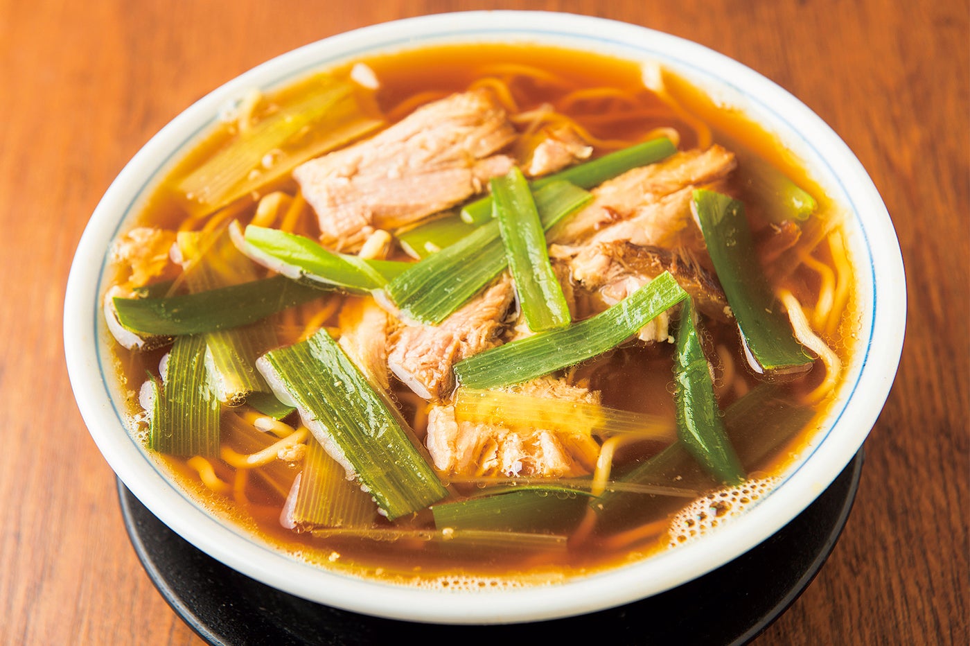 すごい煮干ラーメン 凪「高級アゴだしと大トロチャーシューのネギ中華そば」800円／画像提供：よみうりランド